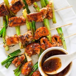 Cá hồi nướng xiên que sốt Teriyaki ăn rất ngon cơm